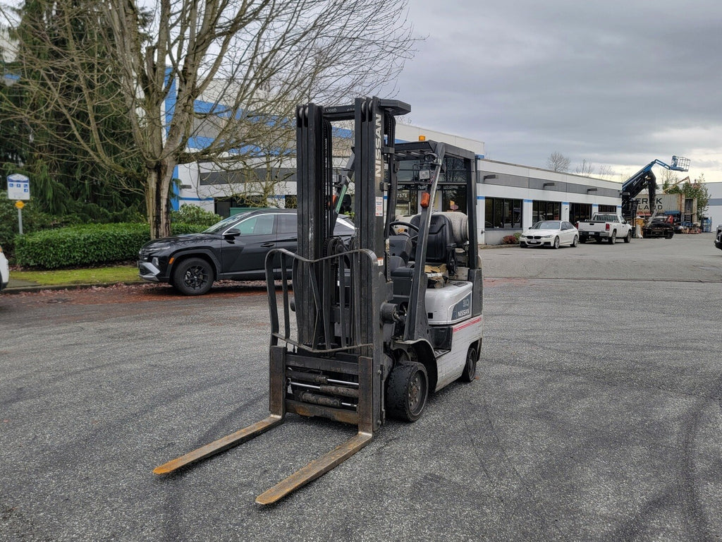 NISSAN 3,000 lb Forklift MCPL01A15LV