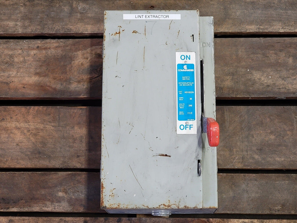 COMMANDER 30 Amp,  3 Pole, 240 Volts Safety Switch HD1032N