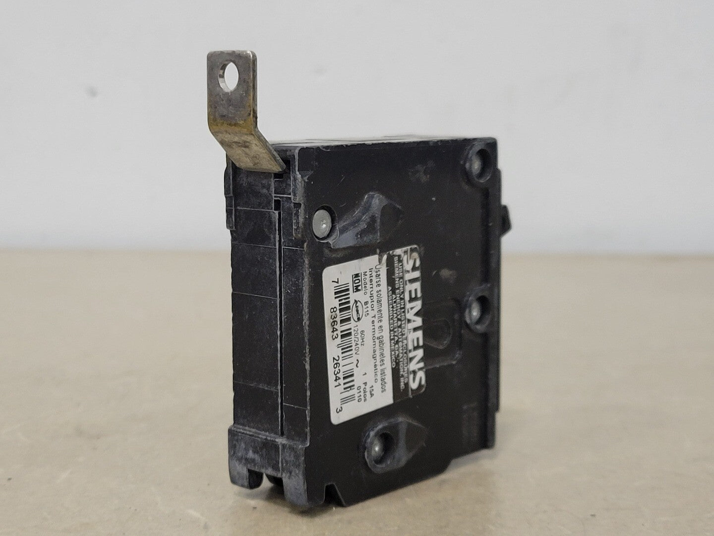 SIEMENS BQ1B015 Molded Case Circuit Breaker BQ 15 A, 1 P, Bolt-On, Stud SIEMENS BQ1B015 Molded Case Circuit Breaker BQ 15 A, 1 P, Bolt-On, Stud