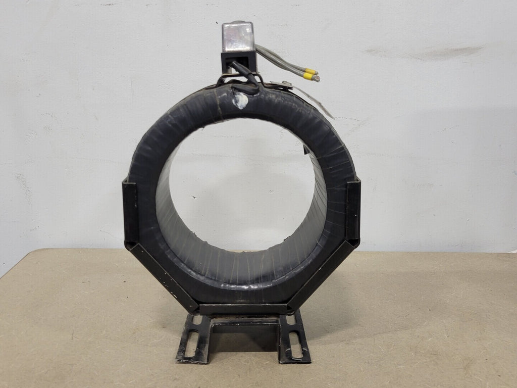 CANADIAN GENERAL ELECTRIC 2000:5A, 600 volts Current Transformer Type CTP-15