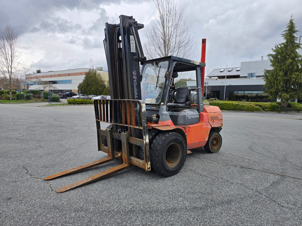 TOYOTA 10,000 lb Forklift 7FGU45