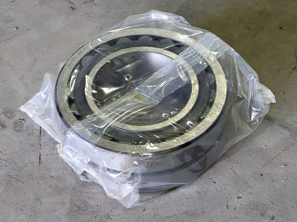 SKF Spherical Roller Bearing 140mm ID x 250mm OD x 88mm W, 23228CCK/W33