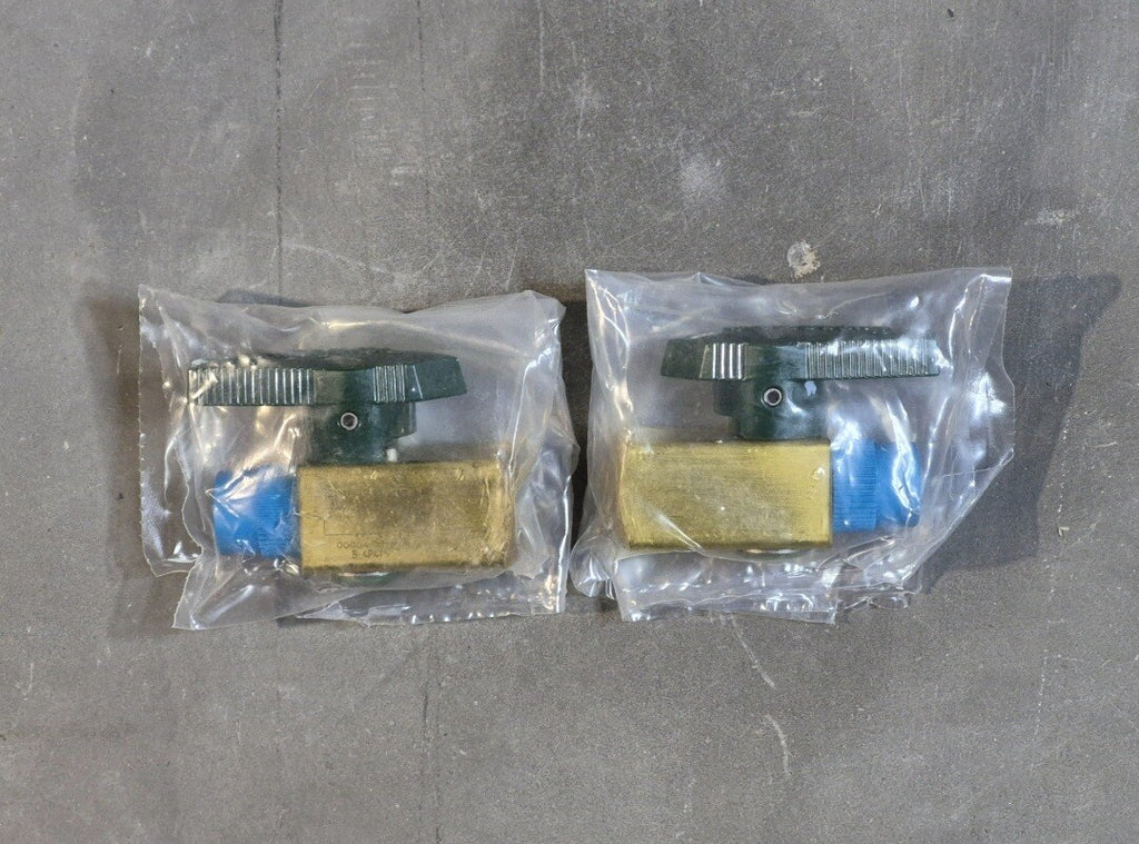 SWAGELOK 1/4" MNPT x 1/4" FNPT Quarter-Turn Instrument Plug Valve B-4P4T5 (Box of 2)
