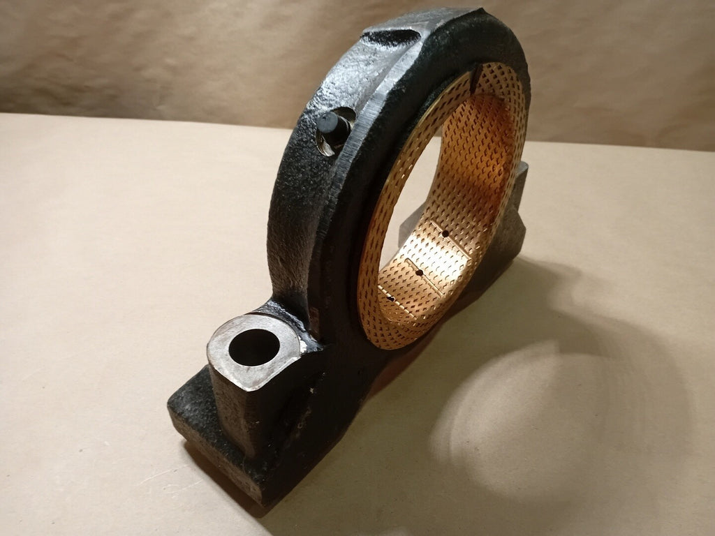 DANA Axle Front & Rear Trunnion Support, 27725.610.01