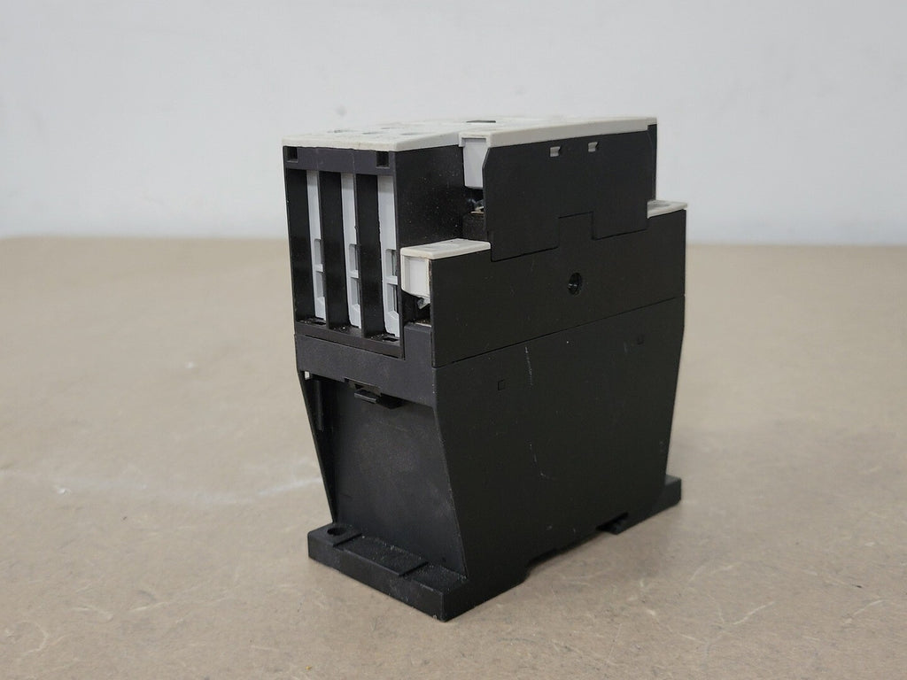 EATON 24-27 VDC, 3 Pole, 1NO XT IEC mini contactor DILM17-10