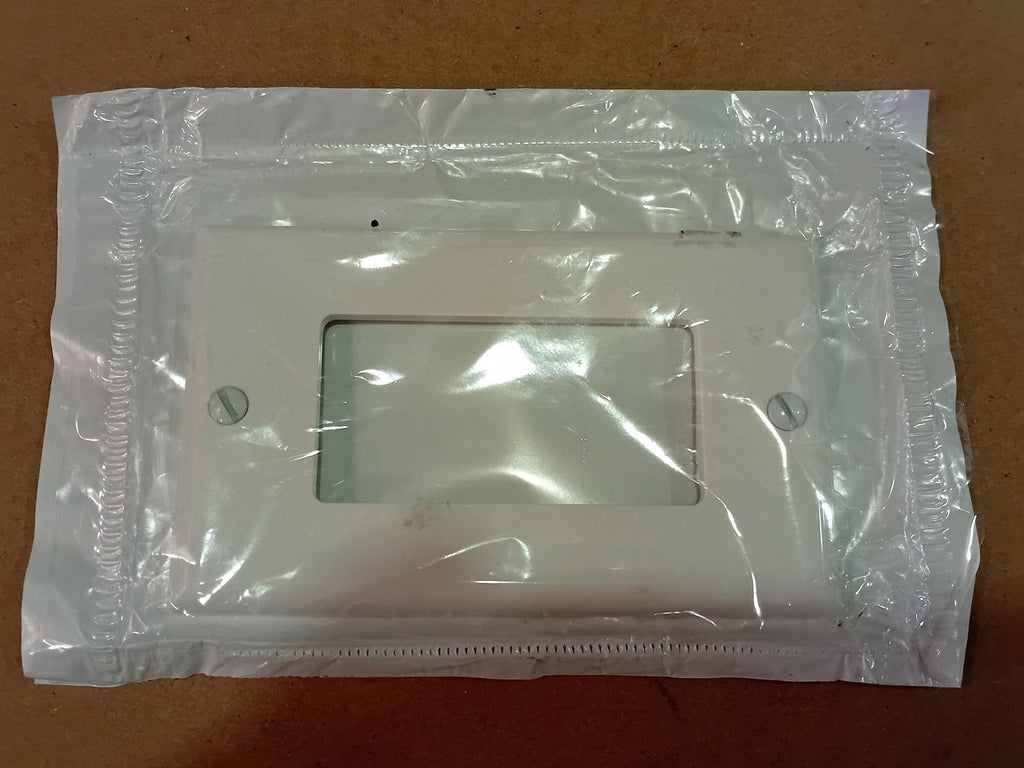 LEVITON 1 Gang White Thermoplastic Wallplate 122-80401-NW