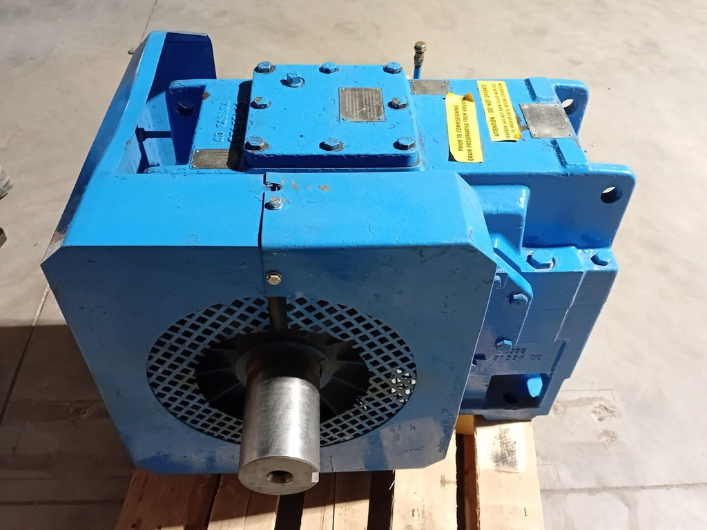 FLENDER H1SH05 300 HP Parallel Shaft Gearbox with Hyest UA36-304 Motor