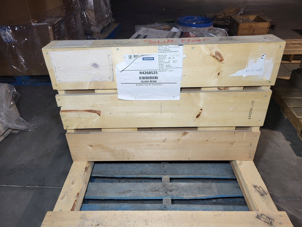 KOMATSU Glass Rear R4268525