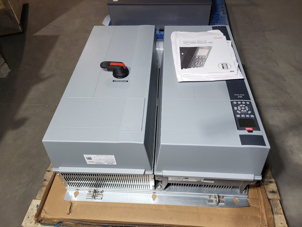 DANFOSS 40 hp VFD VLT HVAC Drive FC-102 132X9125 w/ Disconnect
