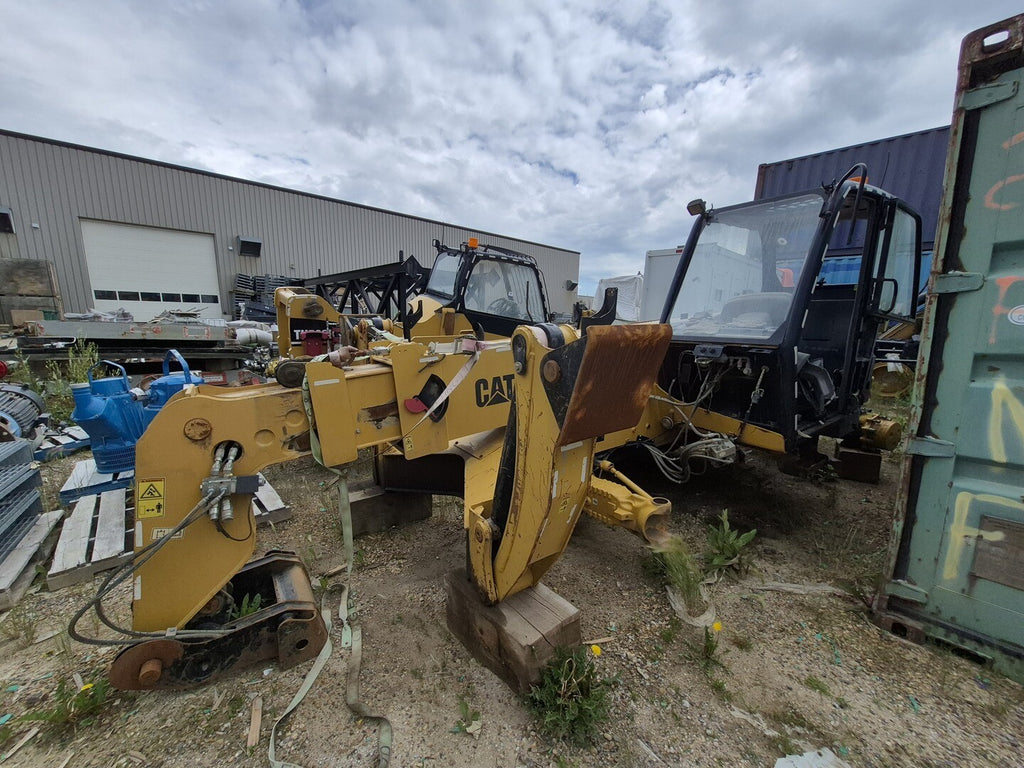 CATERPILLAR Telehandler TH560B (Incomplete) - For Parts - w/ Boom