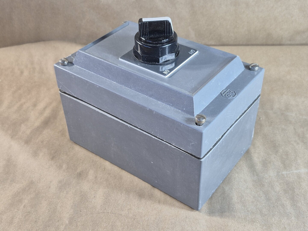 ALLEN-BRADLEY Selector Switch Station Enclosure 800H-R2HA4RL