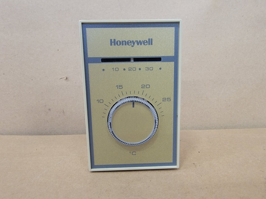 HONEYWELL Medium Duty Line Voltage Heat Cool Thermostat T651A 3026