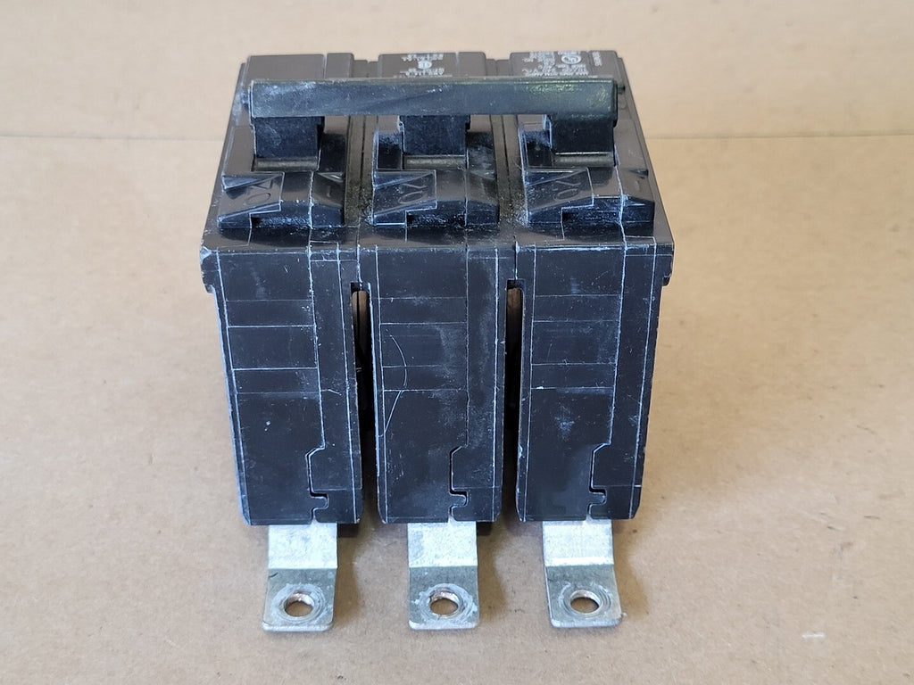 SIEMENS 15 Amp, 3 Pole, 240 Volts Circuit Breaker B315