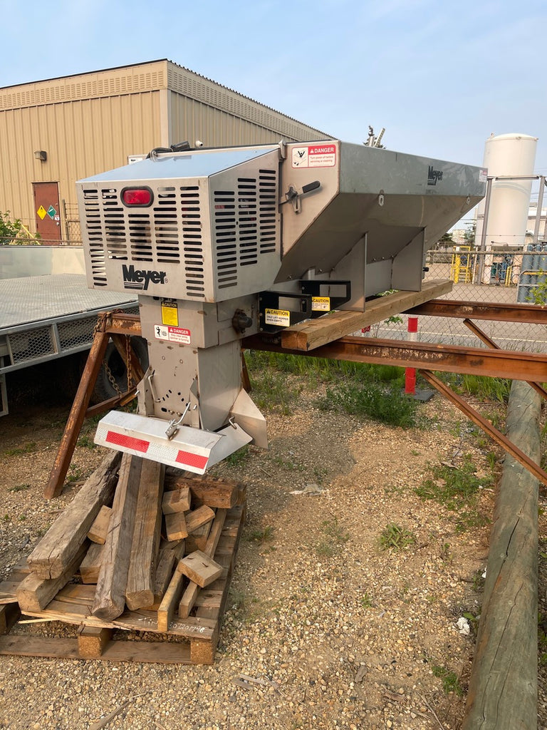 MEYER 1.5 Cubic Yards Insert Hopper Spreader BL 600, w/ Vibrator and Remote Start