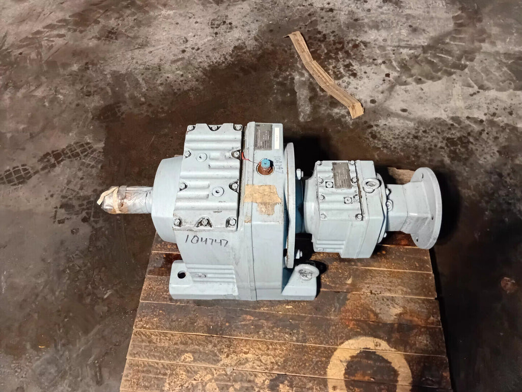 SEW-EURODRIVE 5.31 : 1 / 78.57 : 1 Helical Gearbox R107 / R107A