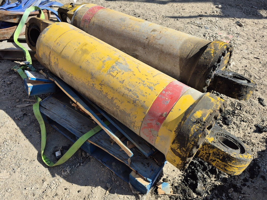 KOMATSU 830E-DC RH Hoist Cylinder - 39,021 hrs