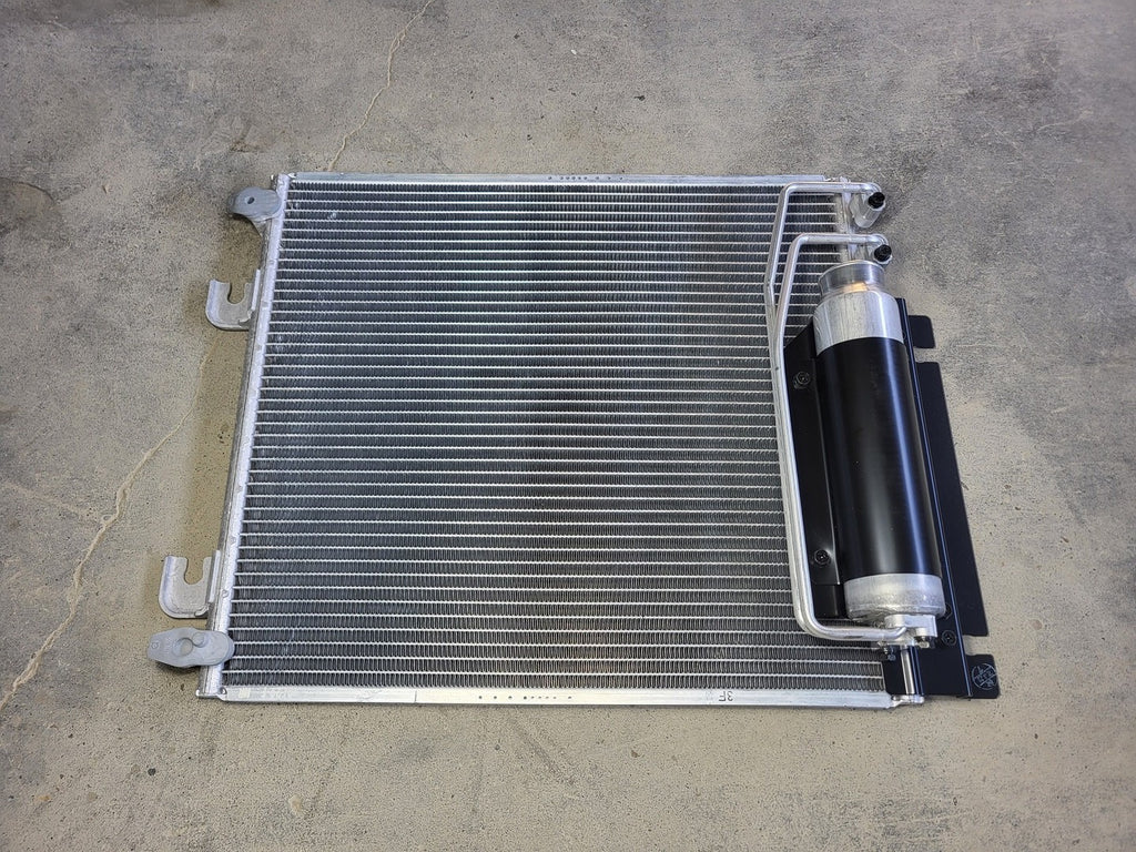 HITACHI Condenser 4704924