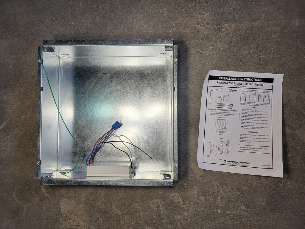 LITHONIA LIGHTING FLUORES FIXTURE, MDRM VOLT TUB, AVSR 26/32