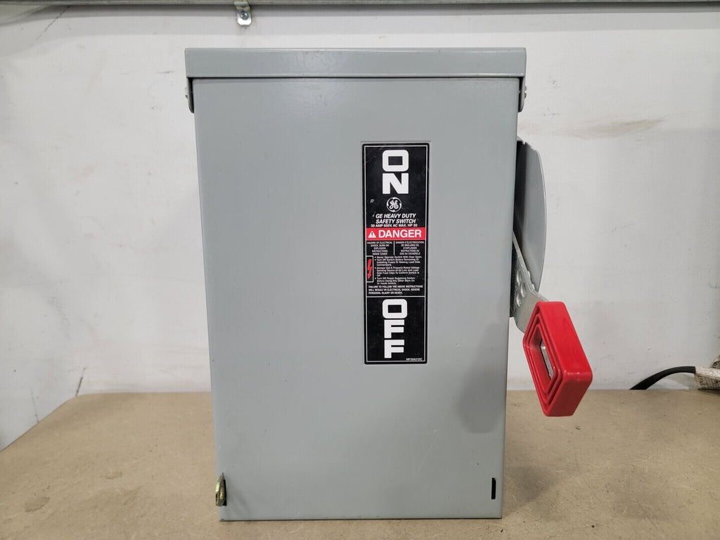 GENERAL ELECTRIC 30 Amp Heavy Duty Safety Switch TH3361