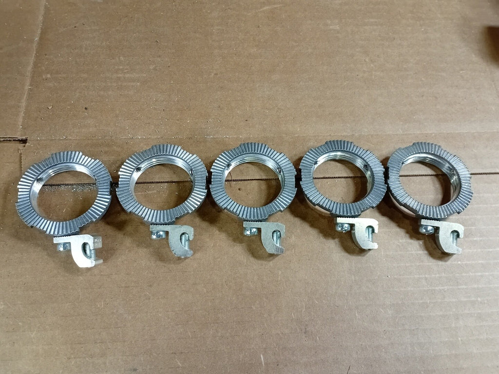 THOMAS & BETTS 1-1/4" Bond Star Grounding Locknut L125GRL (Box of 5)