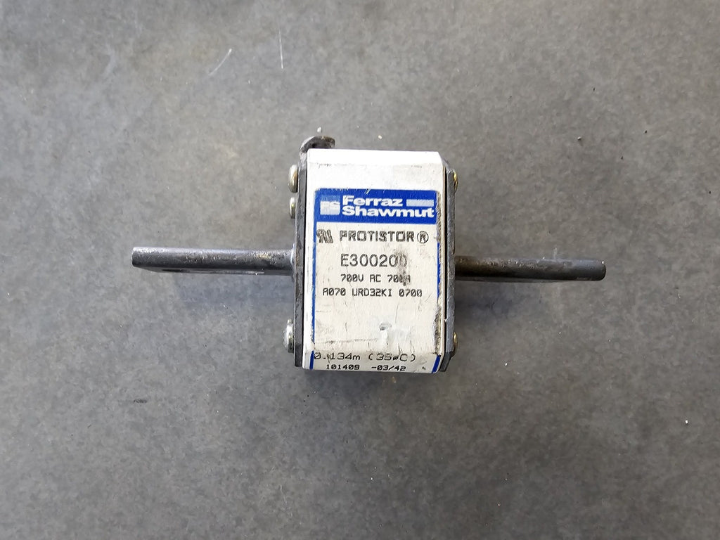 FERRAZ SHAWMUT 700 Amp, 700VAC Square Body Fuse Protistor E300200, A070UD32KI700