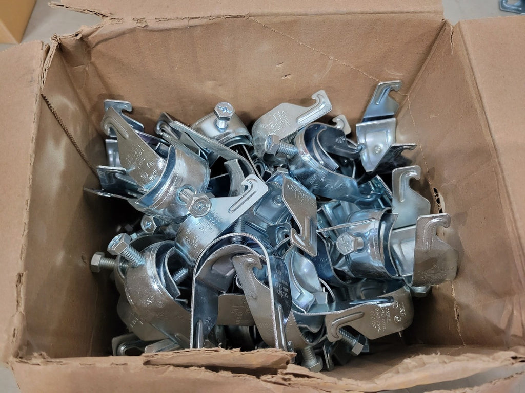 THOMAS & BETTS 1-1/4" EMT/Rigid Cobra Pipe Clamp CPC125 (Box of 50)