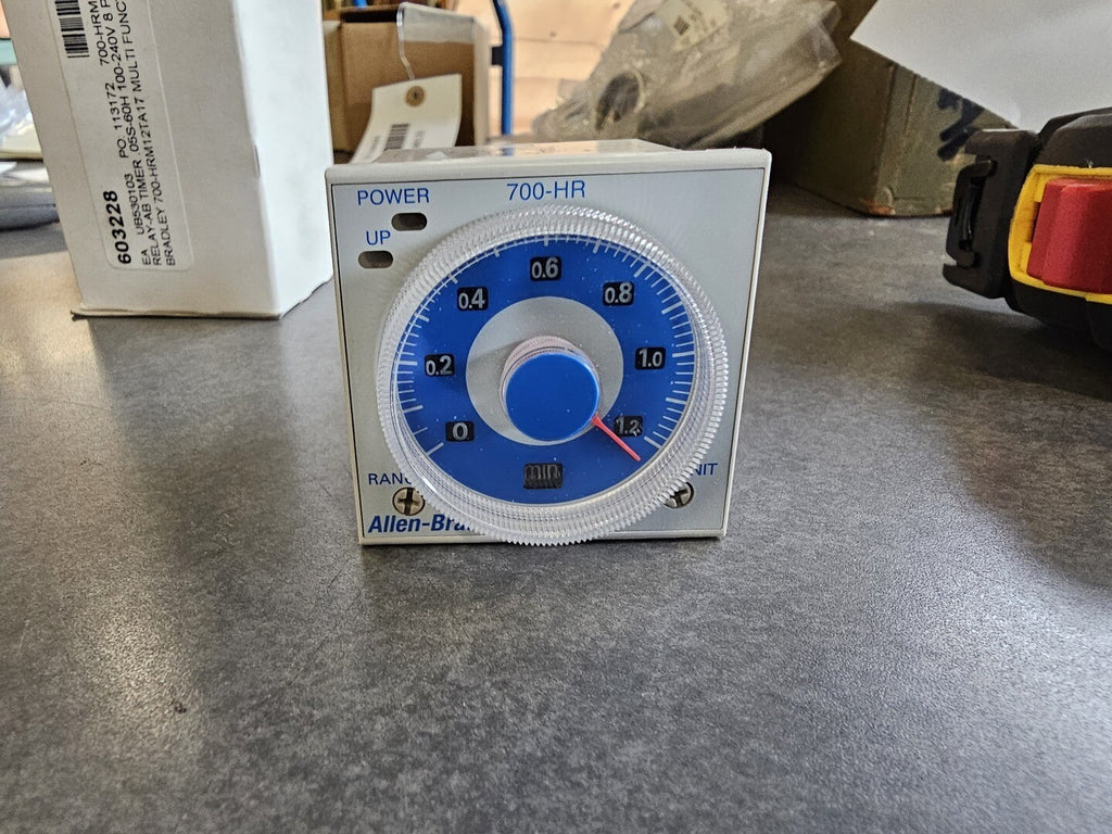 ALLEN-BRADLEY 700-HRM12TA17 On-Delay Timing Relay 5 Amps, 240 VDC, 0.5 Sec-60 H. Range