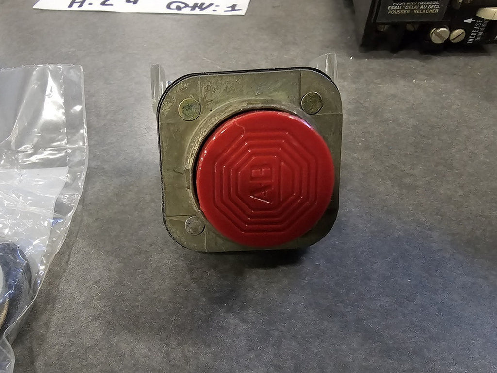 ALLEN-BRADLEY 30.5mm Extended Head Red Push Button 800T-B6A