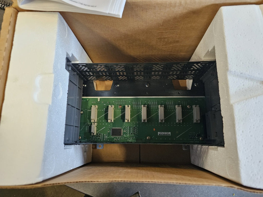 ALLEN-BRADLEY SLC 500 7-Slot PLC Modular Chassis 1746-A7