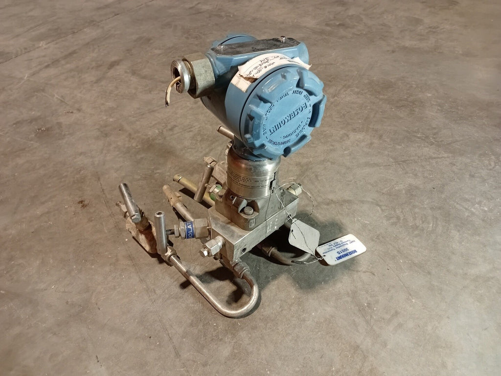 ROSEMOUNT Scalable Pressure Transmitter 3051S3CD2A2E11A1AE6Q4 w/ Valve Manifold