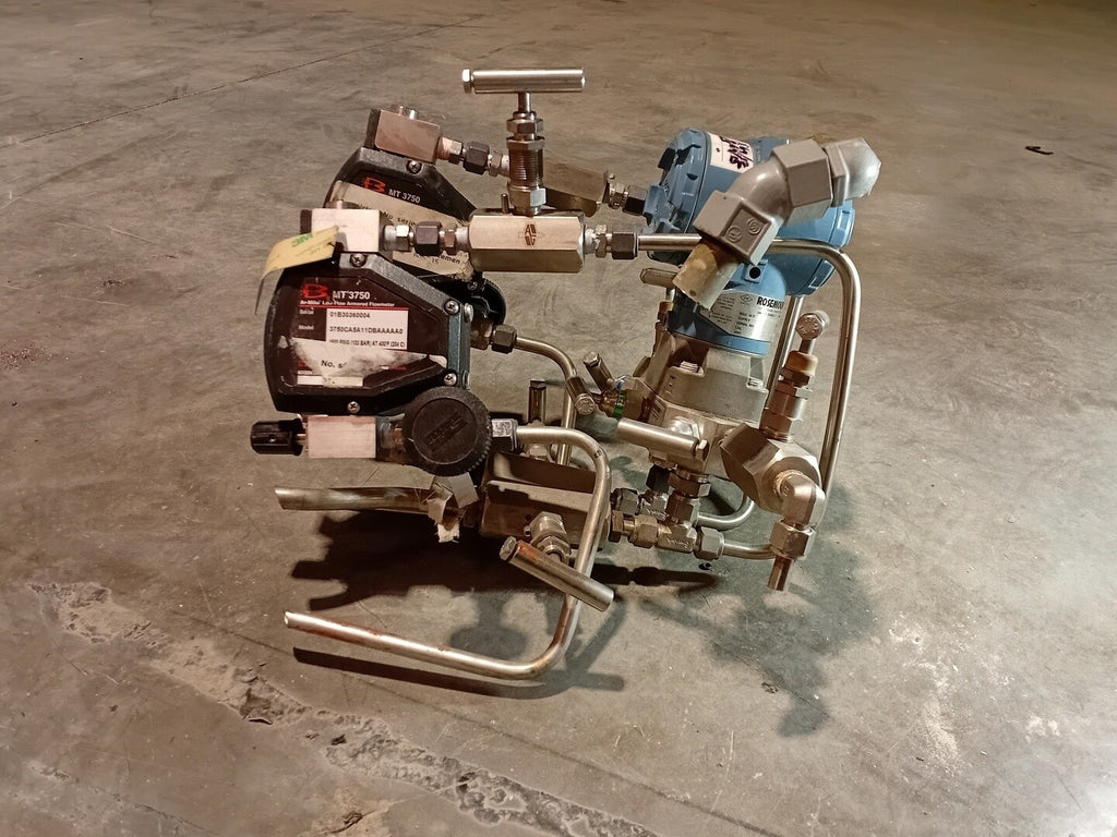 ROSEMOUNT Coplanar Differential Pressure Transmitter 3051CD2A02A1AS w/ Flowmeters