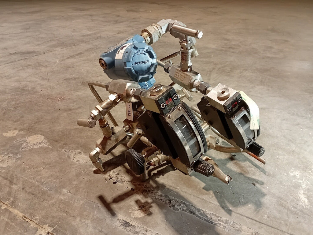 ROSEMOUNT Coplanar Differential Pressure Transmitter 3051CD2A02A1AS w/ Flowmeters