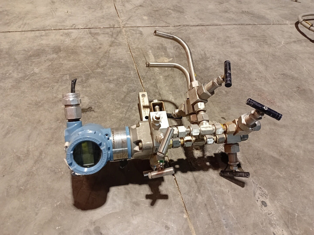 ROSEMOUNT Coplanar Pressure Transmitter 3051CD2A52A1AC6 w/ Valve Manifold