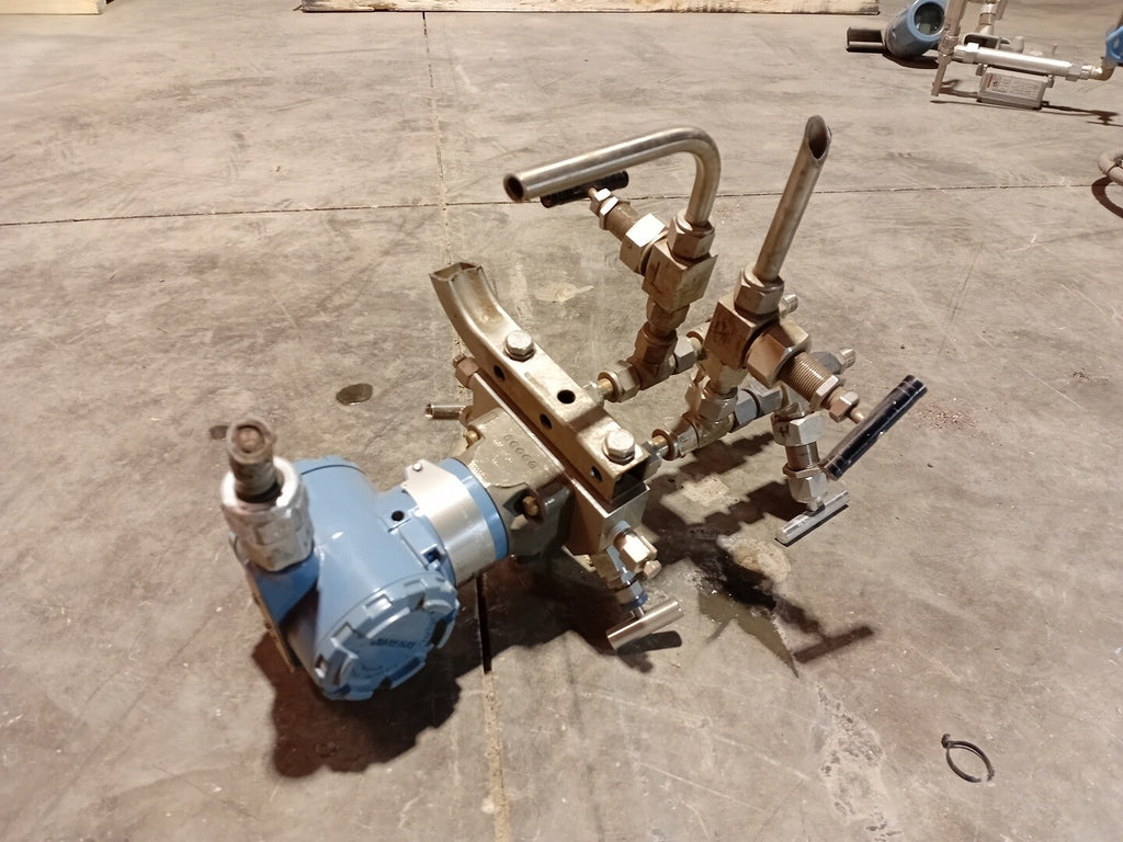 ROSEMOUNT Pressure Transmitter 3051CD2A02A1AS5C604 w/ Valve Manifold