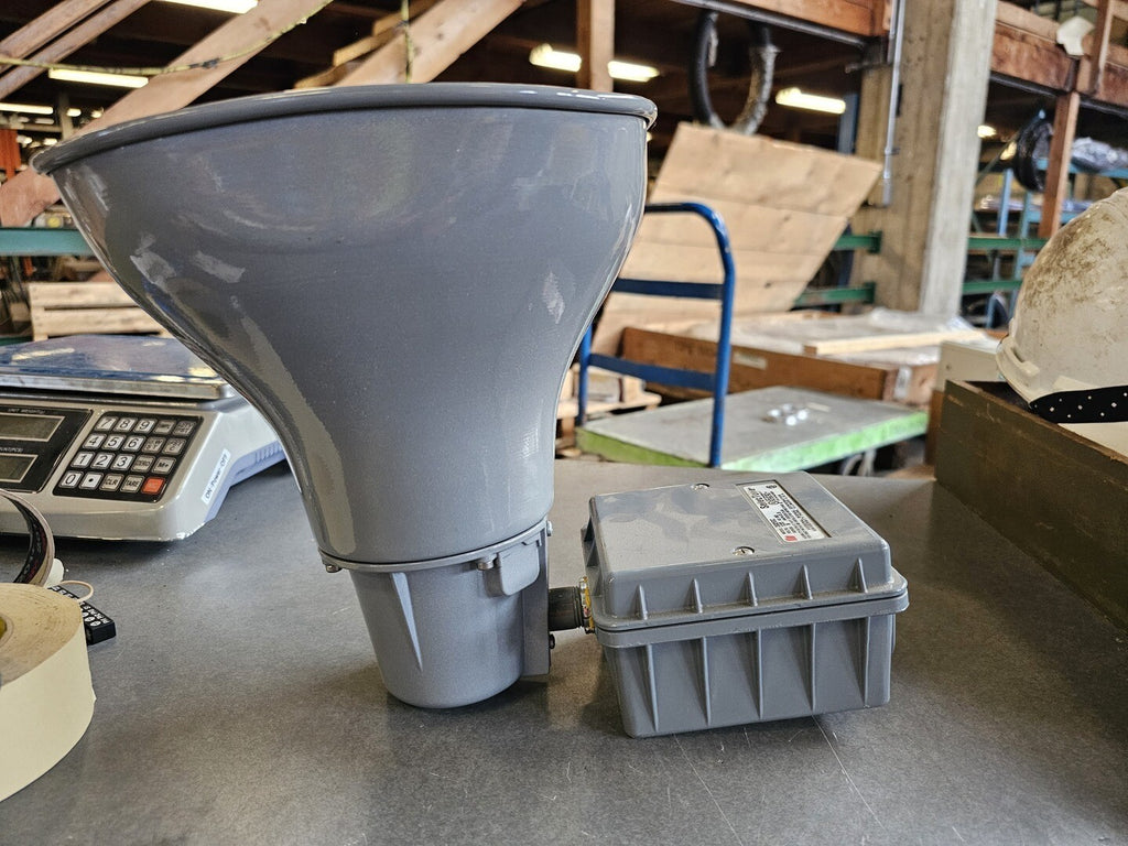 FEDERAL SIGNAL CORPORATION Selectone 30W 120V Amplified Speaker 302GC