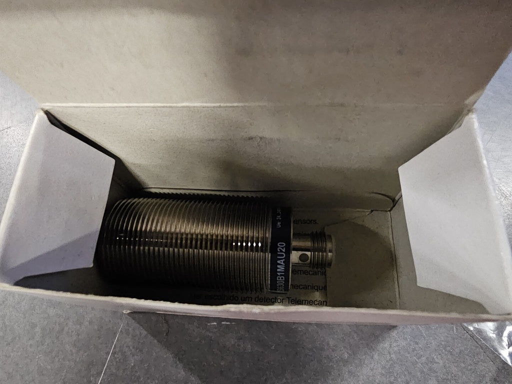 TELEMECANIQUE Inductive Proximity Sensor XS630B1MAU20