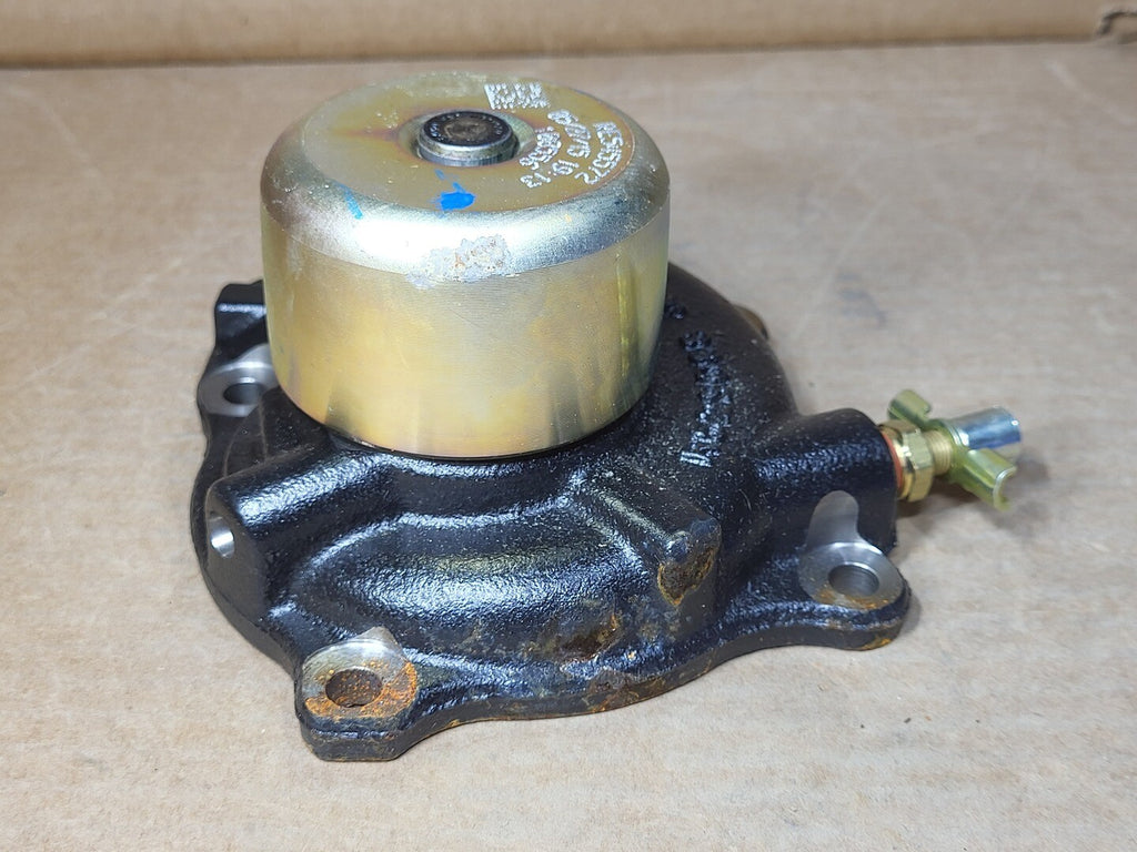 JOHN DEERE Water Pump RE545572