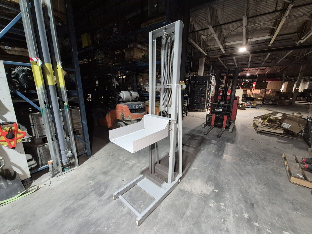 UNIVERCO 300 kg Breaker Lift Truck CHAR10TG01CH