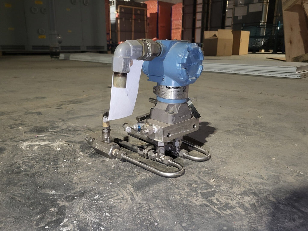 ROSEMOUNT Pressure Transmitter 3051CD2A02A1AS5C6Q4 w/ Valve Manifold