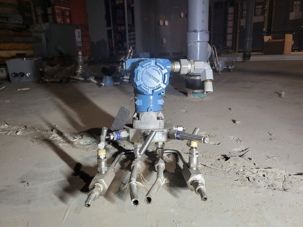 ROSEMOUNT Pressure Transmitter 3051CD2A52A1AC6 w/ Valve Manifold