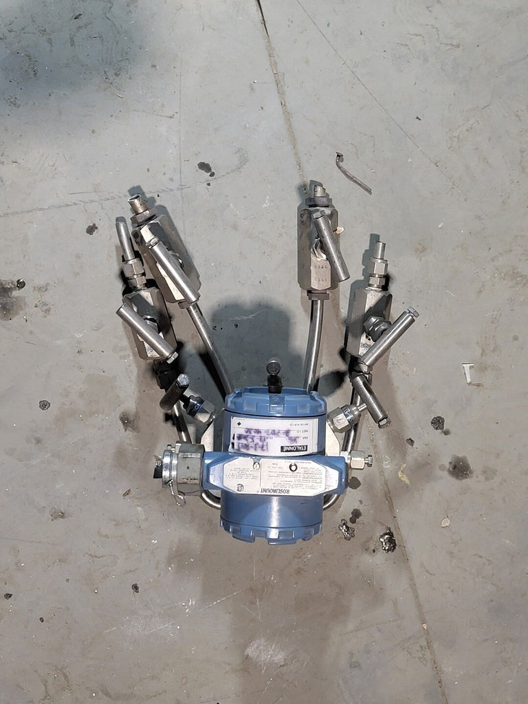 ROSEMOUNT Pressure Transmitter 3051CD1A02A1AS5C6C1Q4 w/ Valve Manifold