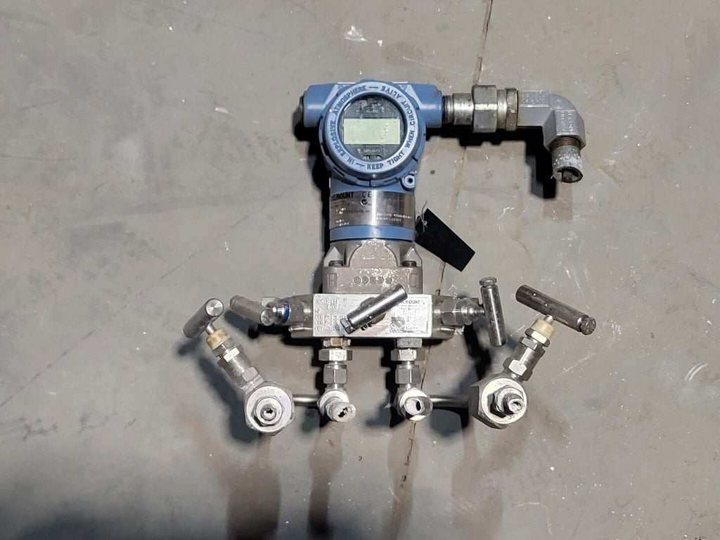 ROSEMOUNT Pressure Transmitter 3051CD2A02A1AS5C6M5C1Q4 w/ Valve Manifold