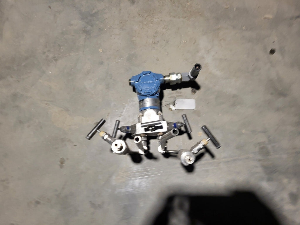 ROSEMOUNT Pressure Transmitter 3051CD3A02A1AS5C6Q4 w/ Valve Manifold