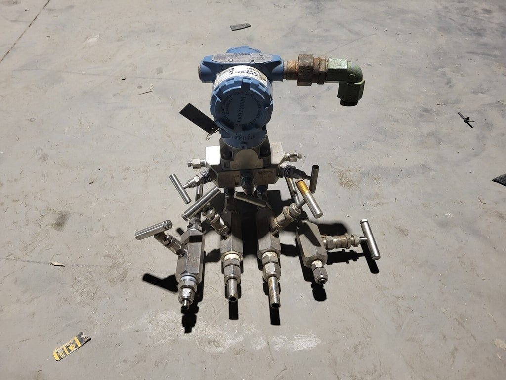 ROSEMOUNT Pressure Transmitter 3051CD2A05A1AS5C6Q4 w/ Valve Manifold