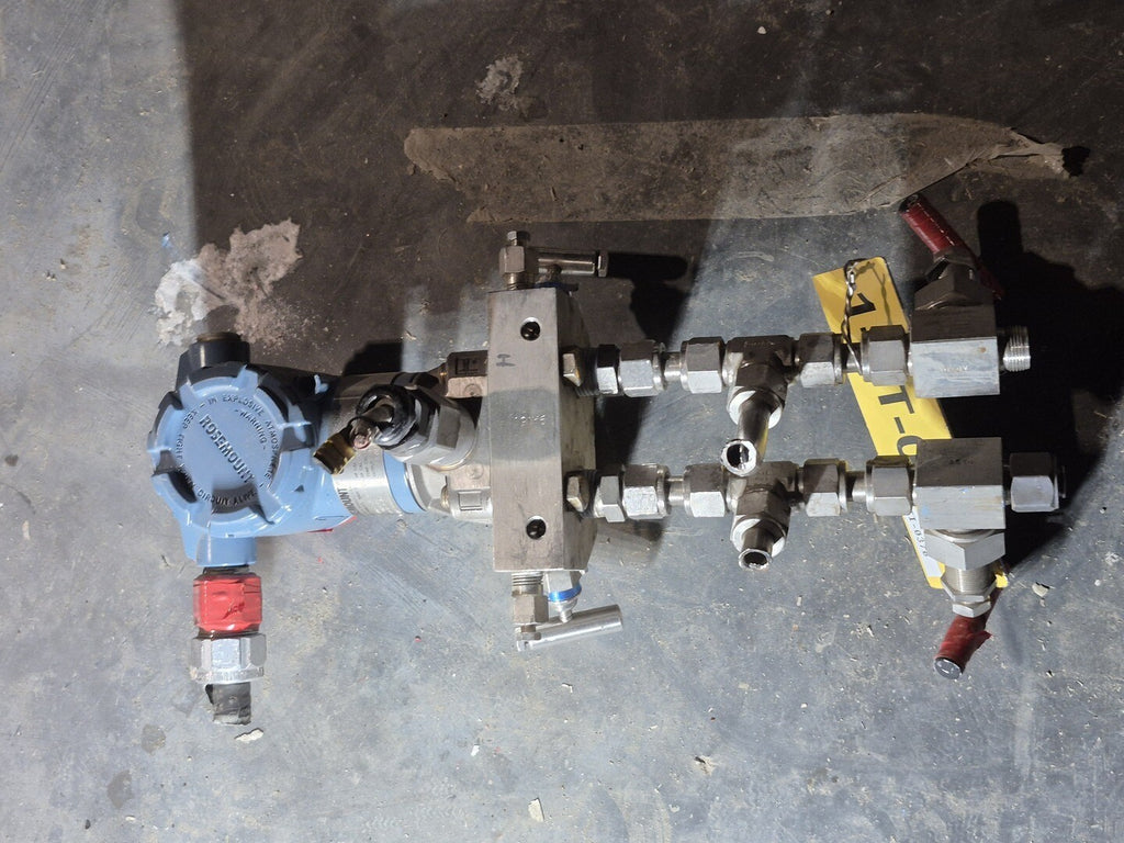 ROSEMOUNT Pressure Transmitter 3095MA2CAAA13AA000DB w/ Valve Manifold