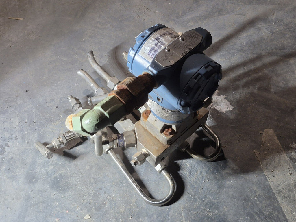 ROSEMOUNT Pressure Transmitter 3051CD2A55A1AC6 w/ Valve Manifold