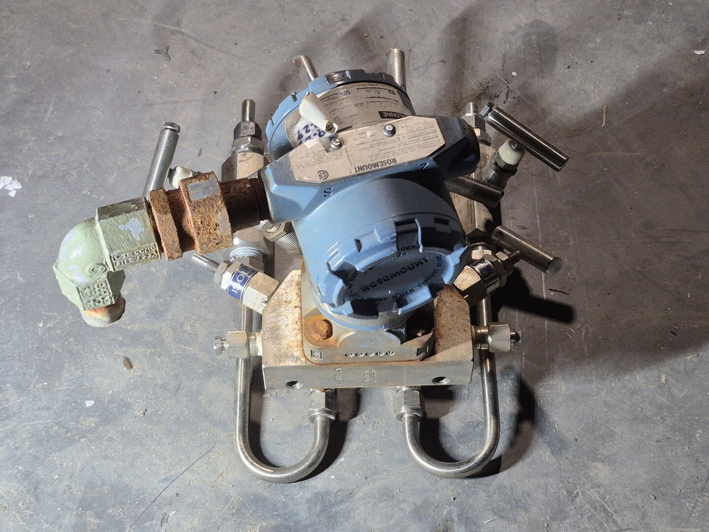 ROSEMOUNT Pressure Transmitter 3051CD205A1AS5C6Q4 w/ Valve Manifold