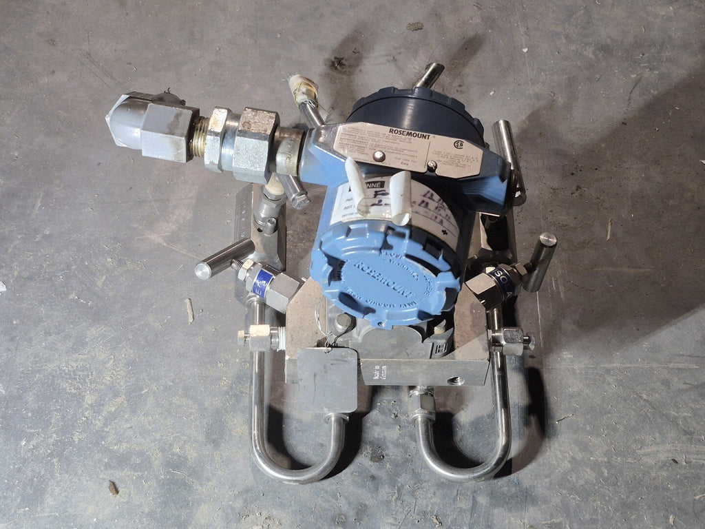 ROSEMOUNT Pressure Transmitter 3051CD3A02A1AS5C6Q4 w/ Valve Manifold