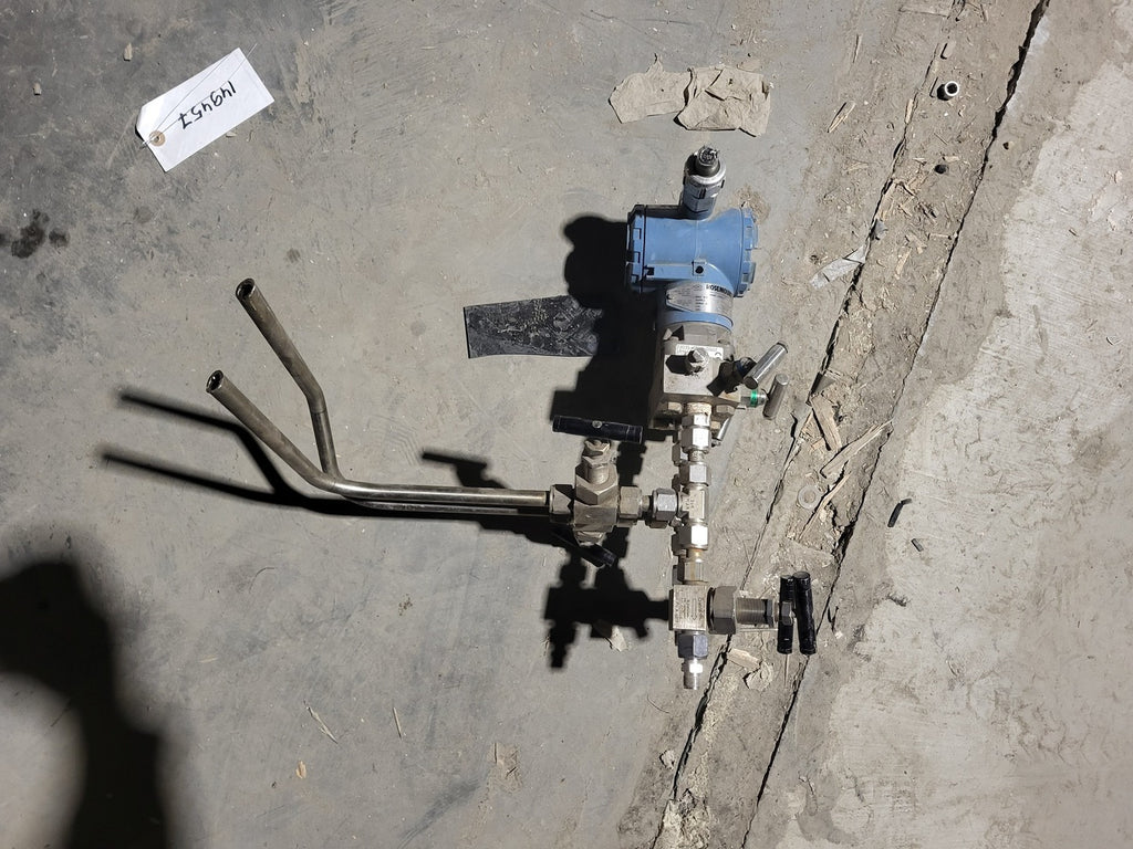 ROSEMOUNT Pressure Transmitter 3051CDA02A1AS5C604 w/ Valve Manifold