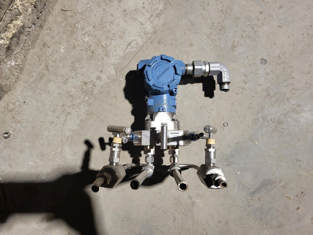 ROSEMOUNT Pressure Transmitter 3051CD2A02A1AS5M5C6 w/ Valve Manifold